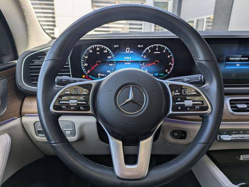 Used 2022 Mercedes-Benz GLS 450 4MATIC image 13