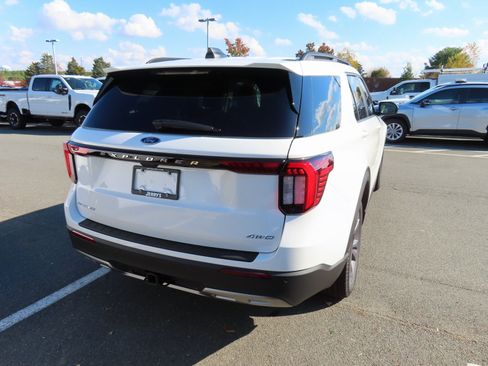 New 2026 Ford Explorer Active image 4