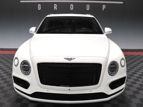 Used 2017 Bentley Bentayga image 12
