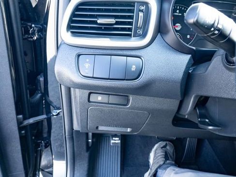 Used 2017 Kia Sorento LX w/ LX Convenience Package image 26