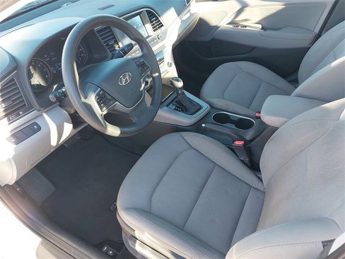 Used 2017 Hyundai Elantra SE image 13