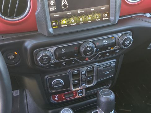 Used 2022 Jeep Gladiator Rubicon w/ Safety Group AWD/4WD image 18