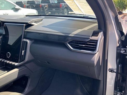 Used 2025 GMC Acadia Elevation FWD image 15