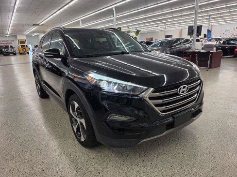 Used 2016 Hyundai Tucson Limited w/ Option Group 03 FWD image 4