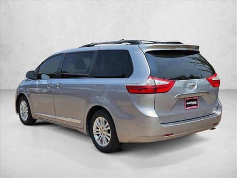 Used 2015 Toyota Sienna XLE FWD image 8