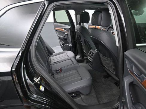 Used 2023 Audi Q5 2.0T Premium w/ Convenience Package AWD/4WD image 32