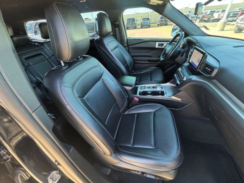 Used 2020 Ford Explorer XLT w/ Equipment Group 202A image 32