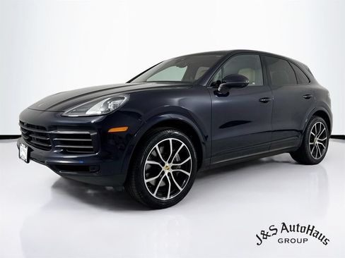 Used 2023 Porsche Cayenne Platinum Edition AWD/4WD image 3