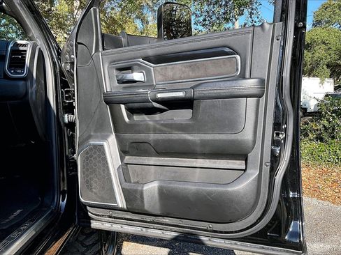 Used 2019 RAM 2500 Laramie w/ Black Appearance Package image 25