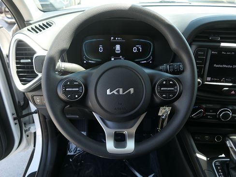 Used 2024 Kia Soul LX w/ Option Group 015 FWD image 17