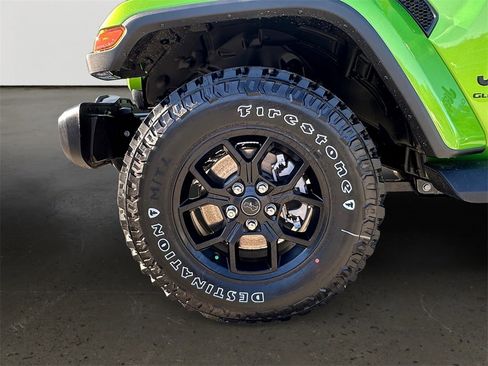 New 2025 Jeep Gladiator High Tide image 10