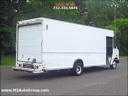 Used 2011 Ford E-350 and Econoline 350 Super Duty image 3