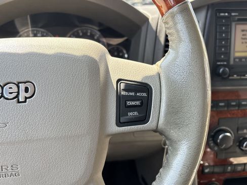 Used 2006 Jeep Grand Cherokee Overland AWD/4WD image 11