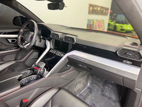 Used 2019 Lamborghini Urus Sport Utility 4D image 24