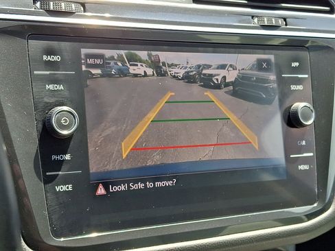 Used 2018 Volkswagen Tiguan SE AWD/4WD image 18