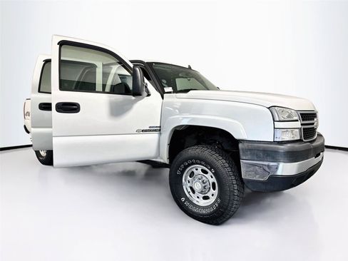 Used 2007 Chevrolet Silverado 2500 LT w/ Heavy-Duty Power Package AWD/4WD image 18