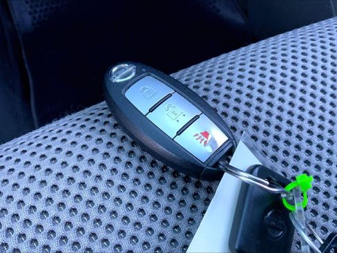 Used 2020 Nissan Frontier SV image 13