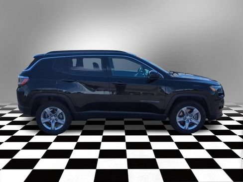 Used 2024 Jeep Compass Latitude AWD/4WD image 9