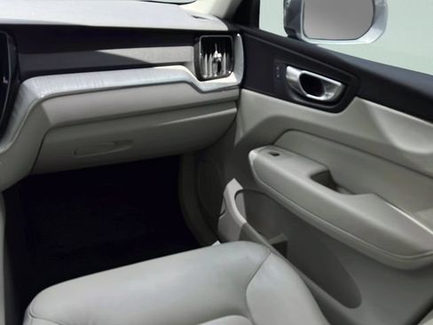 Used 2023 Volvo XC60 B5 Plus w/ Climate Package FWD image 16
