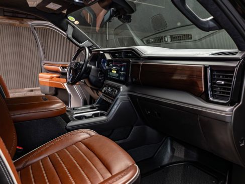 Used 2024 GMC Sierra 3500 Denali Ultimate image 21