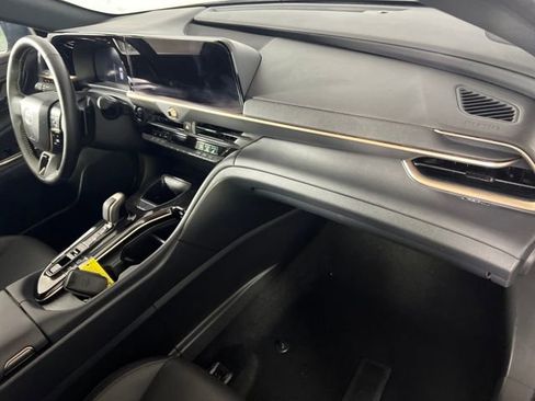 Used 2025 Toyota Crown Signia image 29