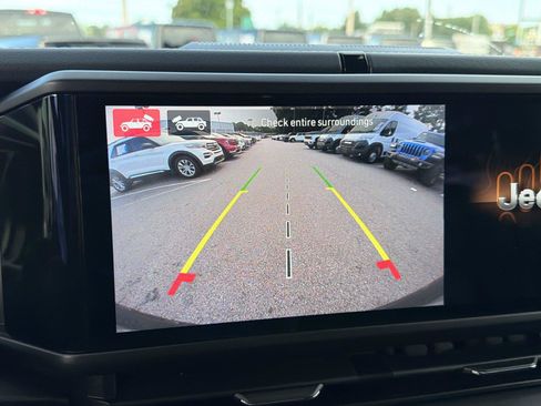 Used 2025 Jeep Wrangler Unlimited Sahara AWD/4WD image 28