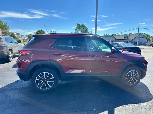 Certified 2024 Chevrolet TrailBlazer LT w/ LT Cold Weather Package AWD/4WD image 9