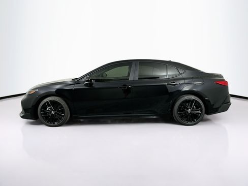 Used 2025 Toyota Camry SE FWD image 4