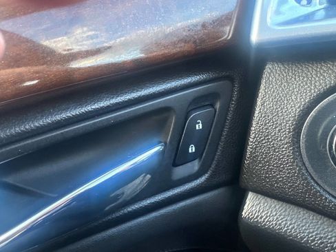 Used 2014 Cadillac SRX Luxury w/ Driver Awareness Package image 39