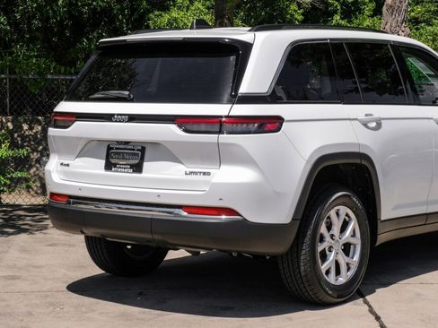 Used 2022 Jeep Grand Cherokee Limited image 16