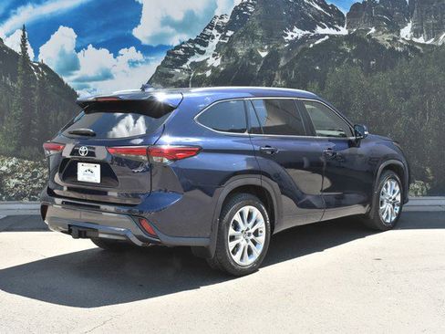 Certified 2021 Toyota Highlander Limited AWD/4WD image 3