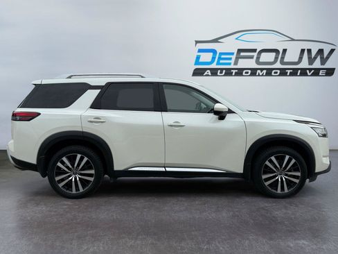 Used 2023 Nissan Pathfinder Platinum AWD/4WD image 2