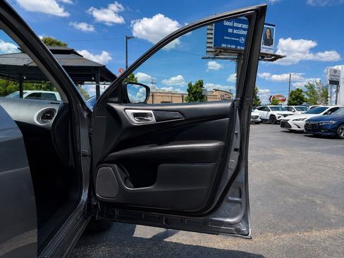 Used 2020 Nissan Pathfinder S AWD/4WD image 28