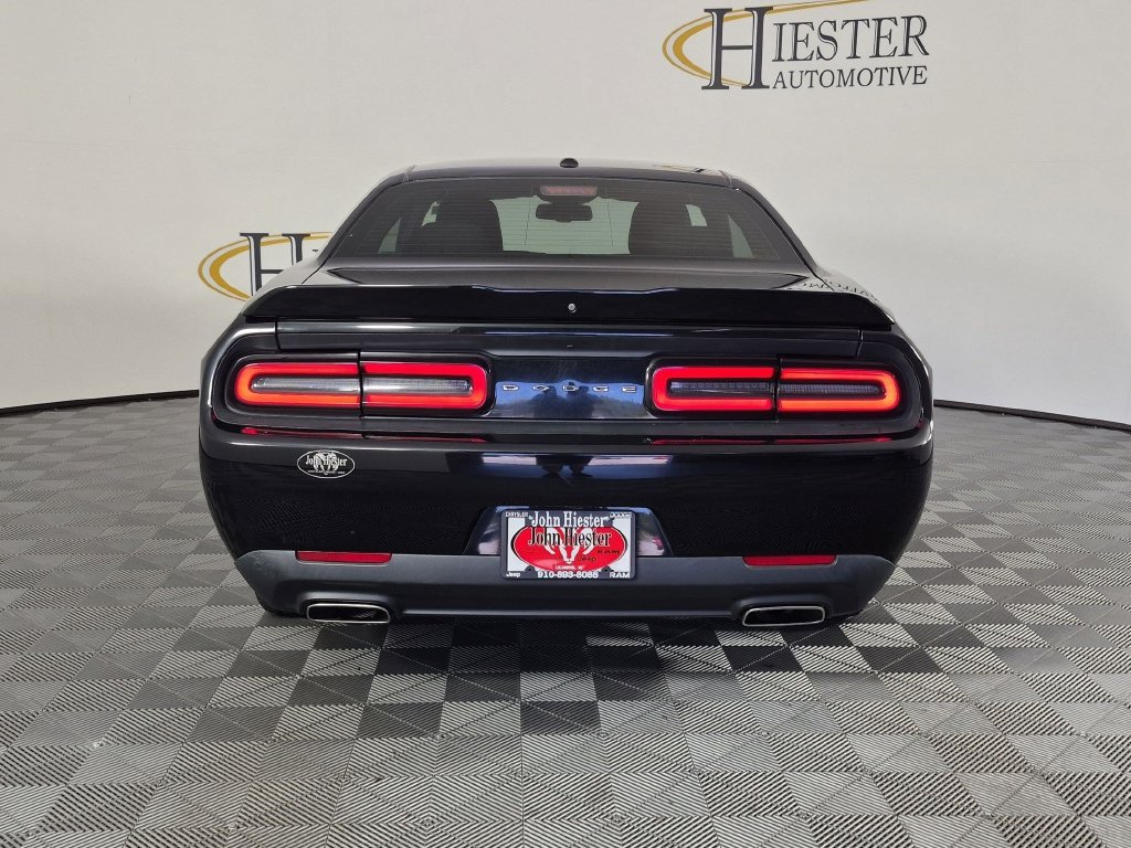 Used 2019 Dodge Challenger SXT RWD image 6