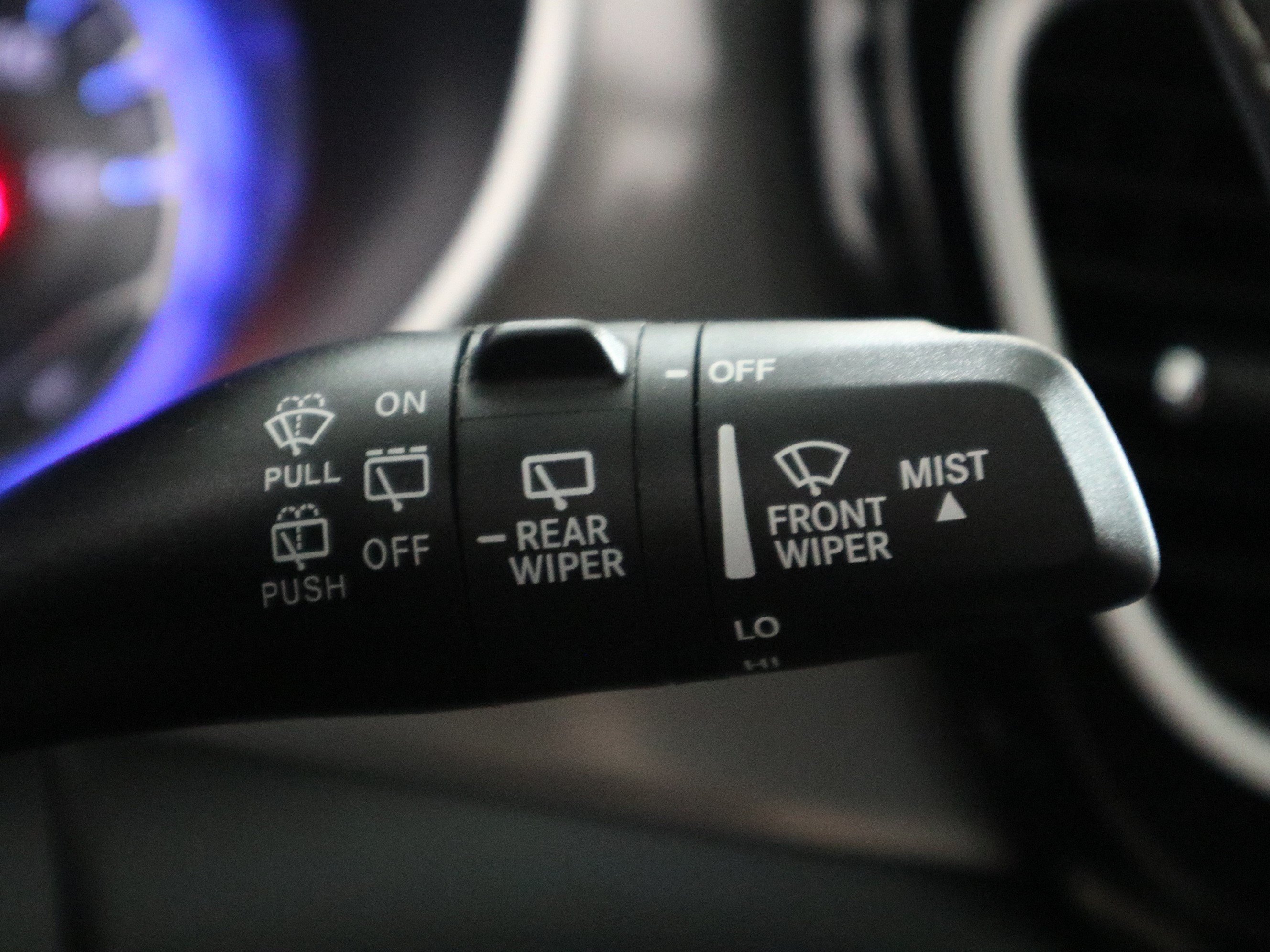 Used 2025 Chrysler Pacifica Select FWD image 32