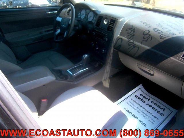 Used 2005 Chrysler 300 RWD image 5