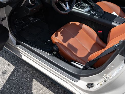 Used 2023 MAZDA MX-5 Miata Grand Touring RWD image 16