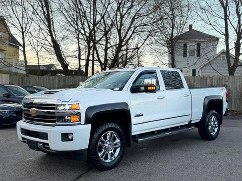Used 2019 Chevrolet Silverado 2500 High Country w/ Duramax Plus Package image 2