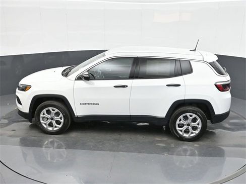 Used 2025 Jeep Compass Sport image 35