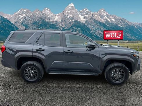 Used 2025 Toyota 4Runner SR5 AWD/4WD image 4