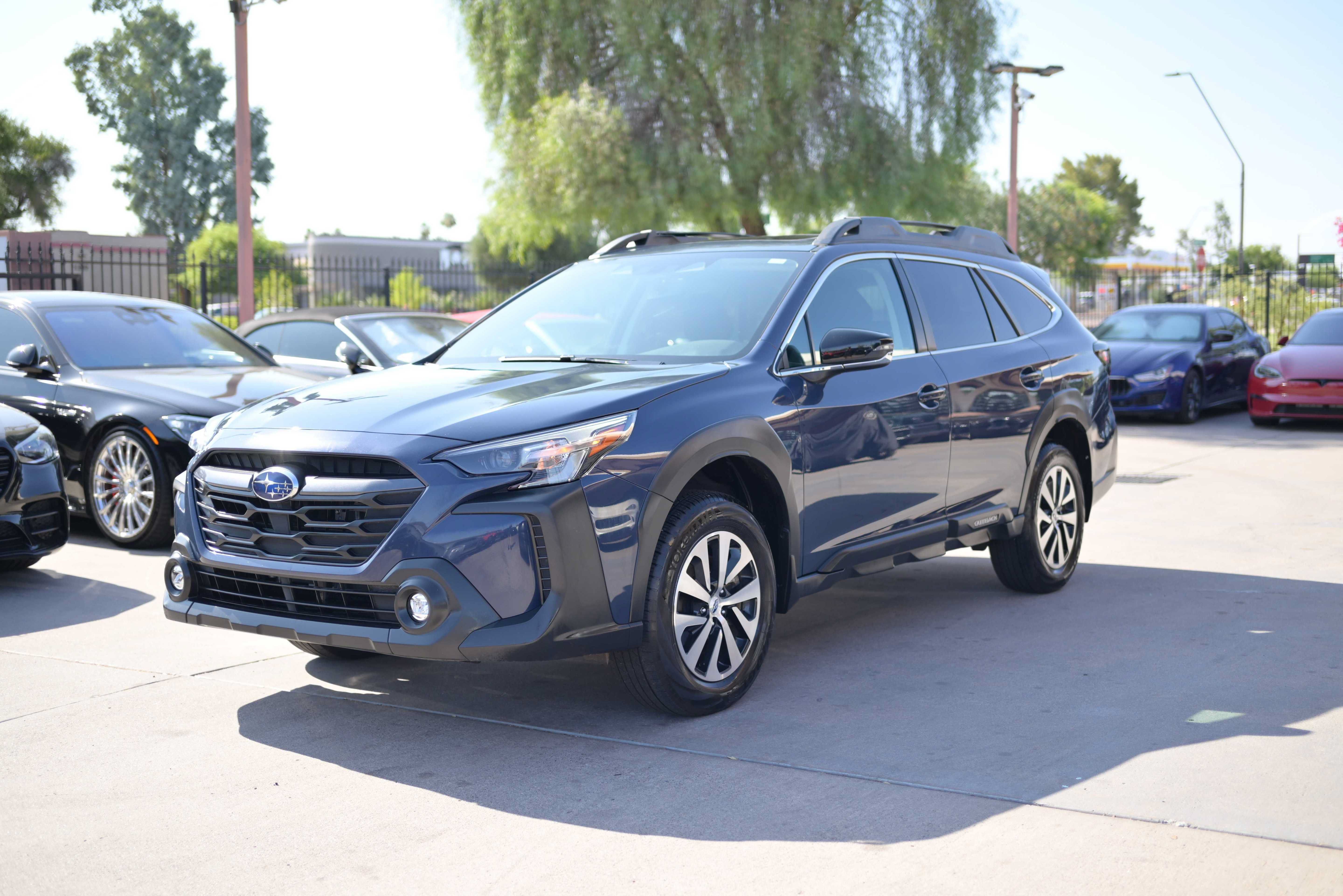 Used 2025 Subaru Outback Premium AWD/4WD image 1