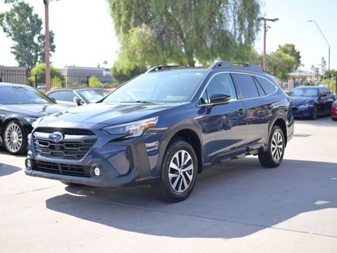 Used 2025 Subaru Outback Premium AWD/4WD image 1