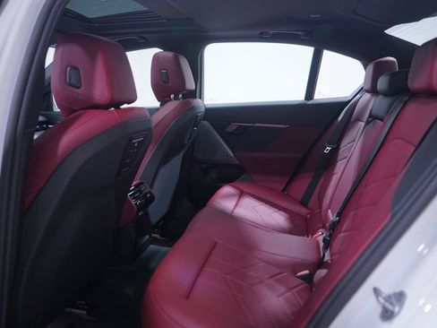 Used 2025 BMW 530i image 9