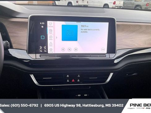 Used 2025 Volkswagen Atlas SE image 23