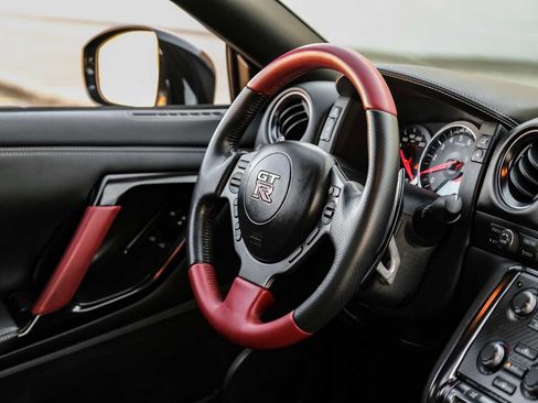 Used 2014 Nissan GT-R Black Edition image 14