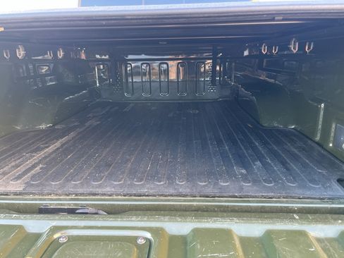 Used 2022 Jeep Gladiator Willys image 9