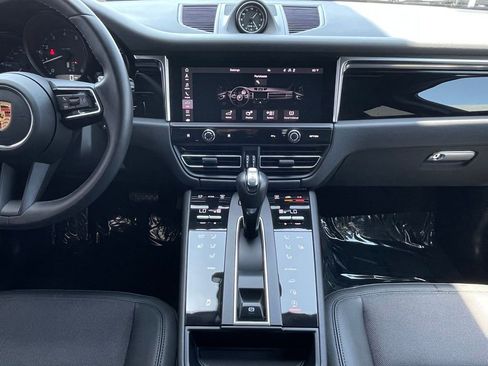 Used 2023 Porsche Macan AWD/4WD image 27