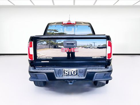 Used 2017 GMC Canyon Denali image 5