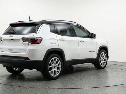 Used 2025 Jeep Compass Limited AWD/4WD image 9