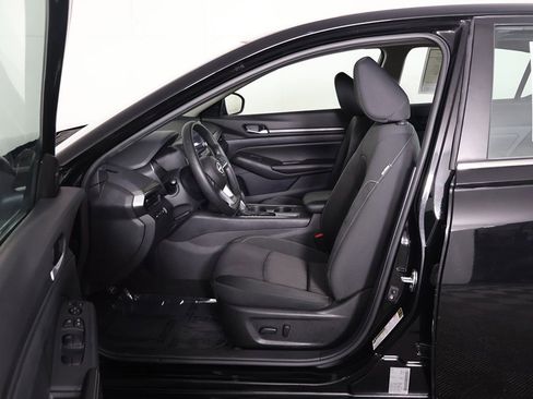 Used 2025 Nissan Altima 2.5 SV FWD image 23